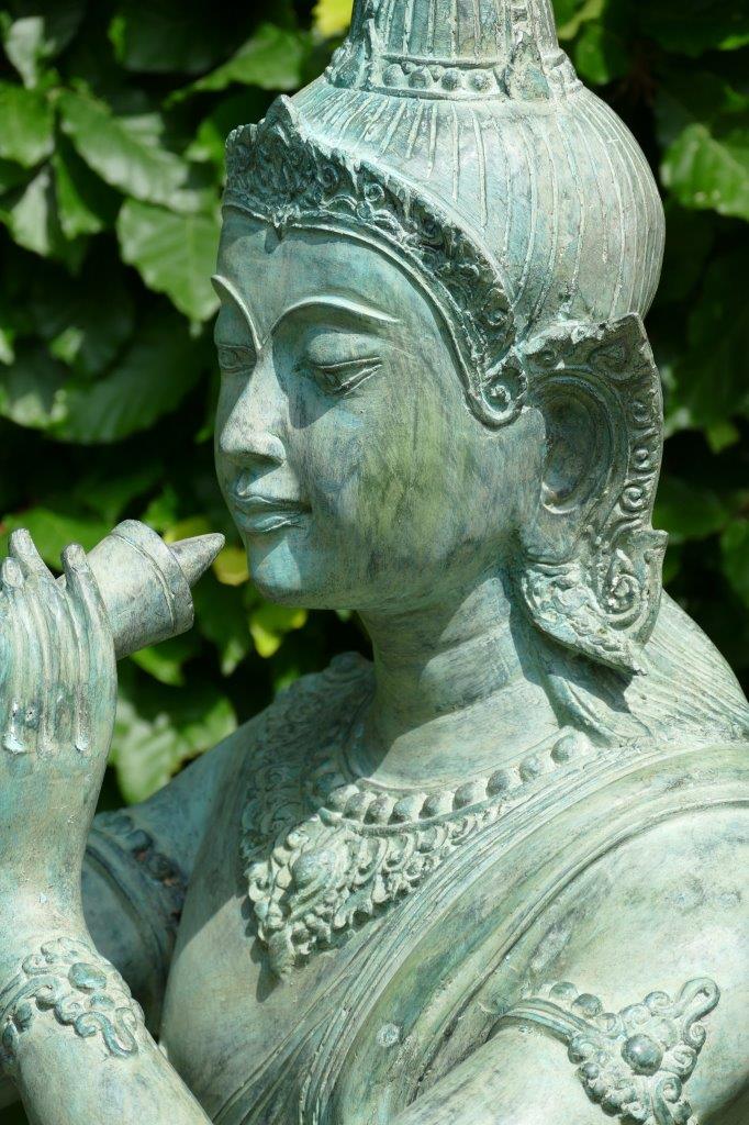 Flötenspieler-Statue mit Flöte, Messingfigur mit kunstvollen Verzierungen, perfekte Dekoration für Garten und Innenräume