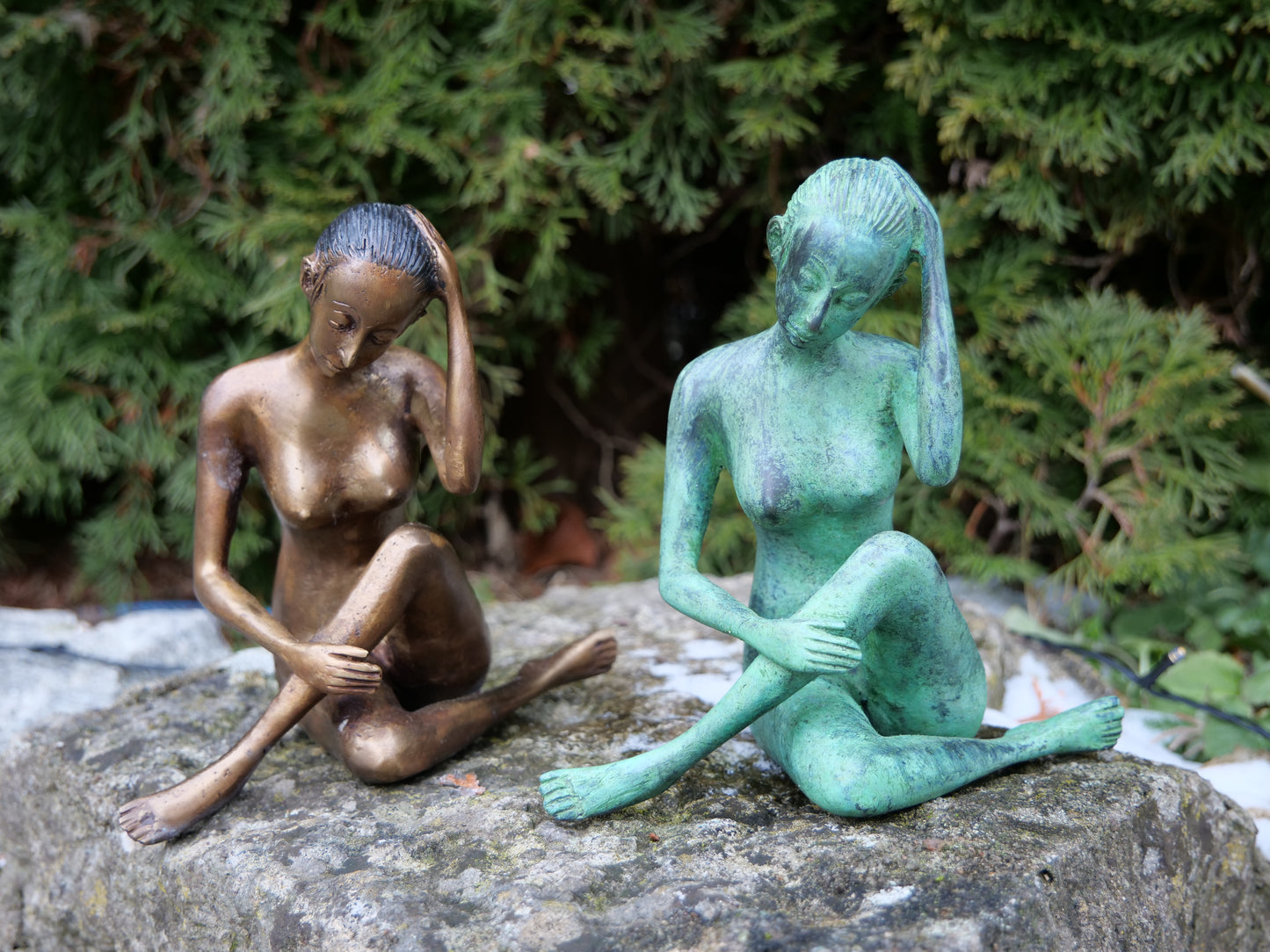 In Gedanken versunken – Edle Messingfigur mit antiker Patina