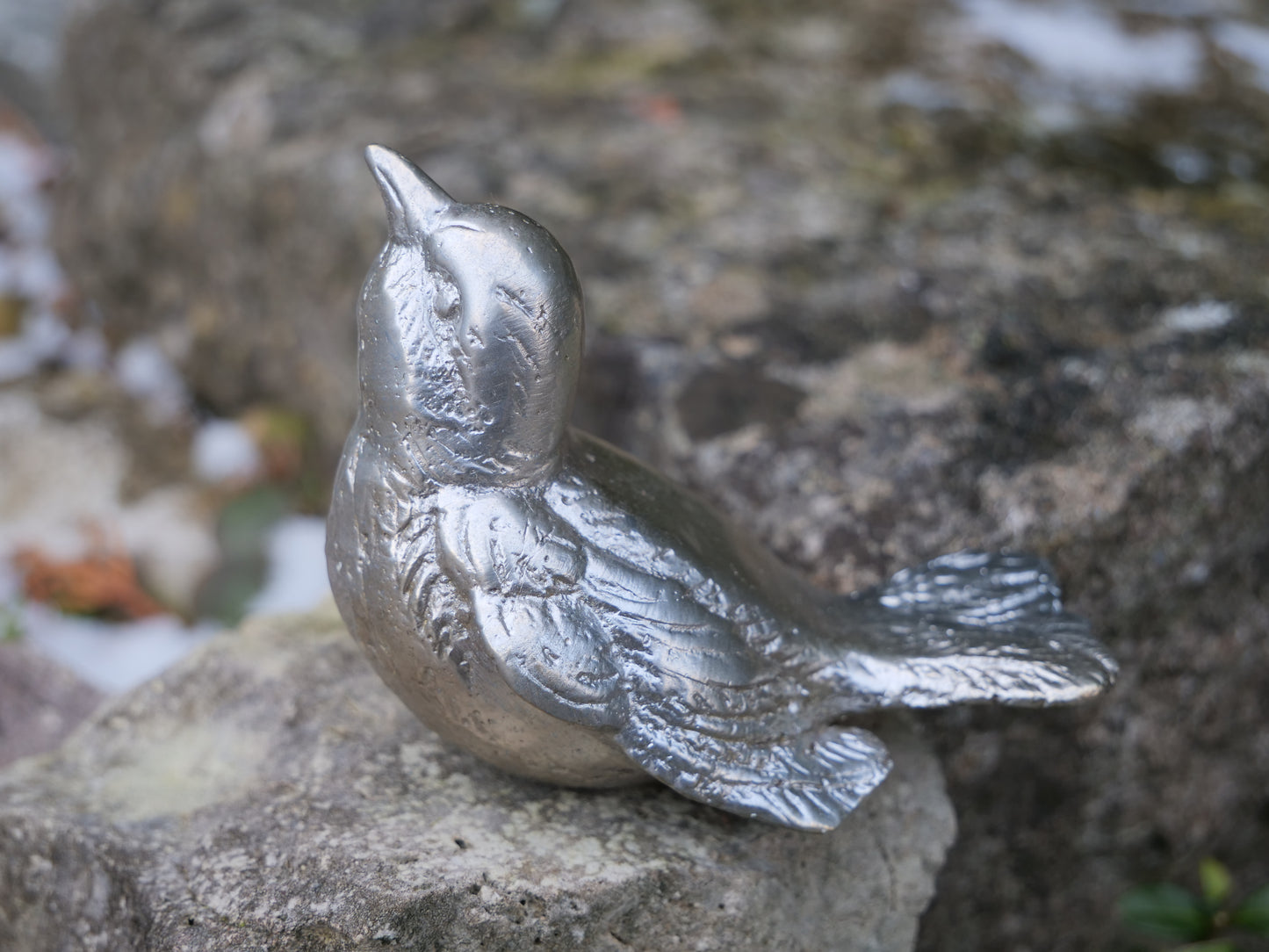 Edles Messingvogel -Paar – detailreich gearbeitet und ideal für Garten, Balkon oder Innenräume.