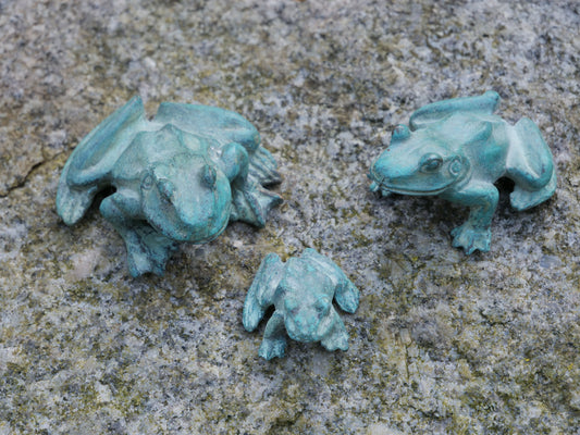 Dreifacher Glücksbringer – Messingfrösche im Set