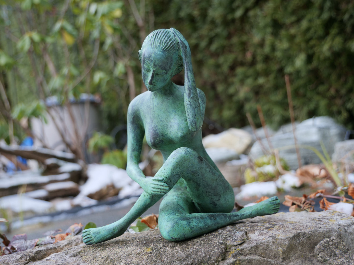 In Gedanken versunken – Edle Messingfigur mit antiker Patina