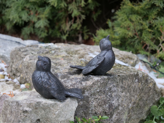 Dekoratives Vogel-Paar aus massivem Messing in edlem Schwarz – perfekt für Garten, Balkon oder Wohnräume.