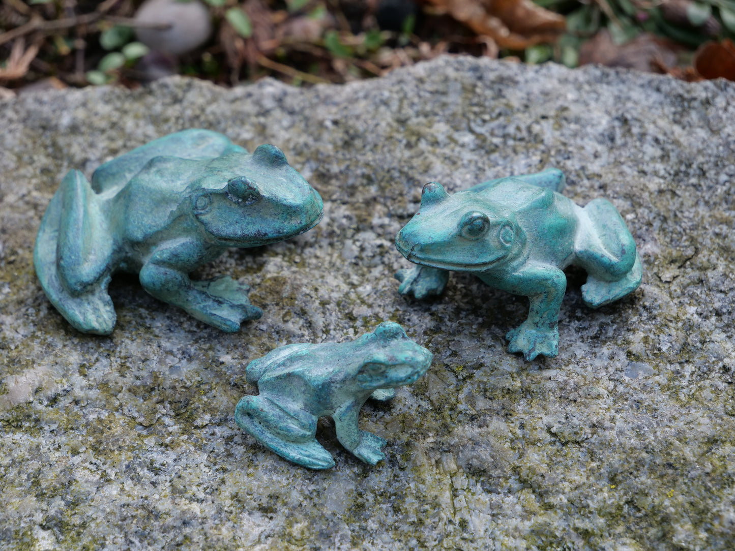 Dreifacher Glücksbringer – Messingfrösche im Set