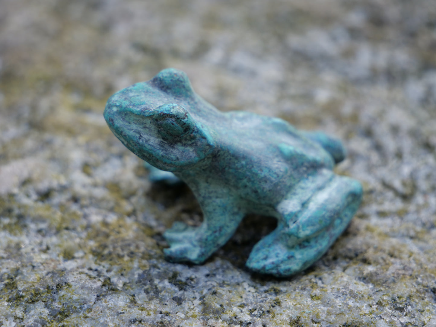 Dreifacher Glücksbringer – Messingfrösche im Set