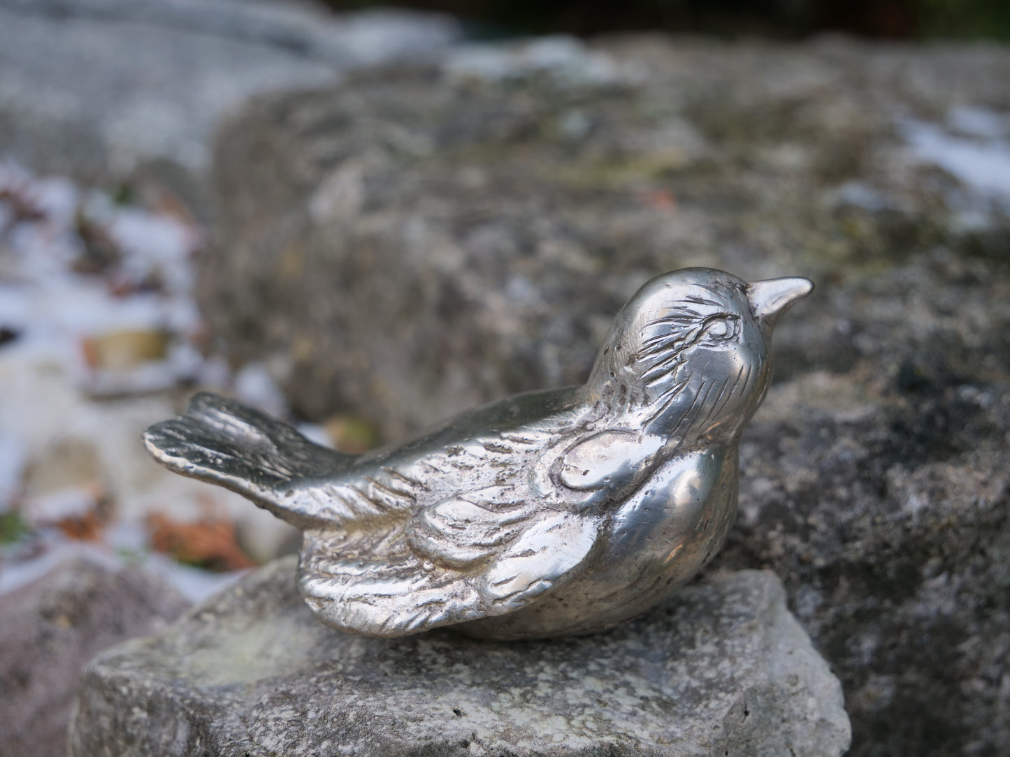 Edles Messingvogel -Paar – detailreich gearbeitet und ideal für Garten, Balkon oder Innenräume.